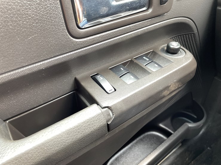 2010-ford-edge-image-59