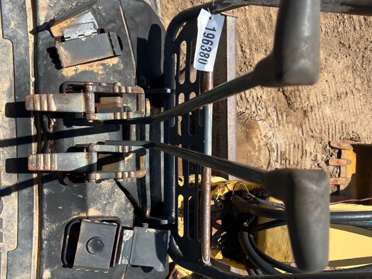 komatsu-pc27mr-2-image-33