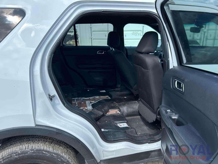 2016-ford-explorer-image-19