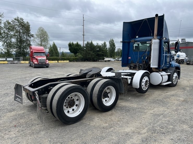 2010-mack-cxu613-tri-axle-truck-tractor-image-4