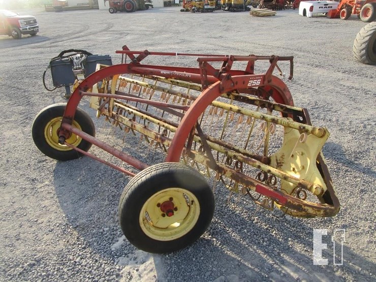 new-holland-256-image-3