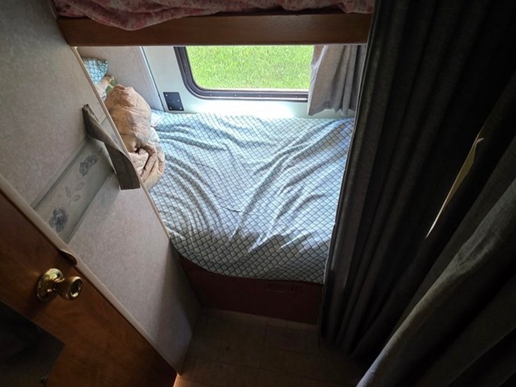 2003-fleetwood-2-axle-camper-(title)-image-47