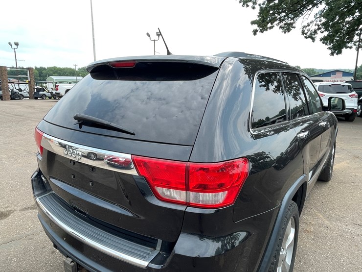 2013-jeep-grand-cherokee-image-27