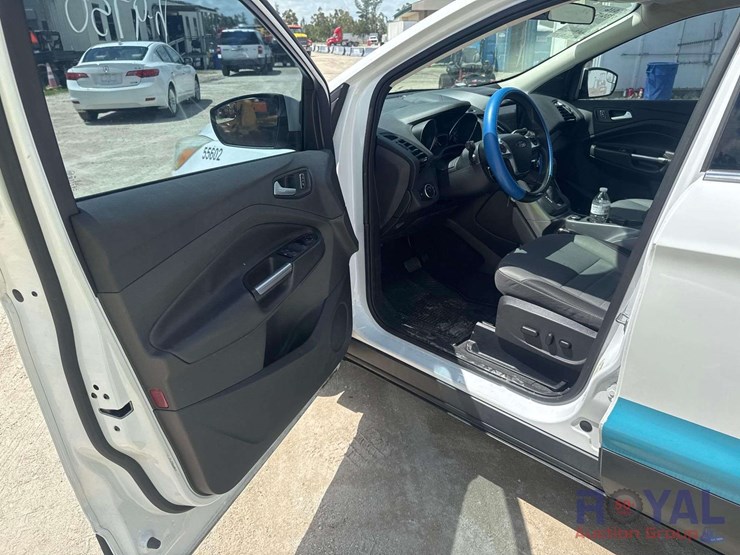 2016-ford-escape-se-image-11
