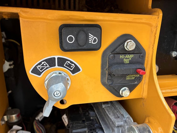 2022-john-deere-450-image-30