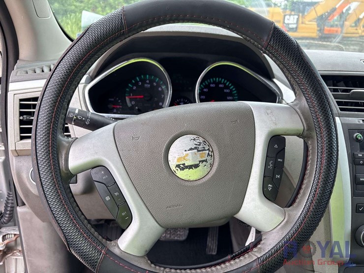2011-chevrolet-traverse-image-9