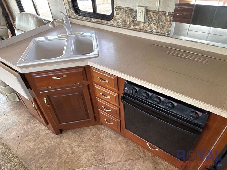 2002-kountry-star-motorhome-image-36