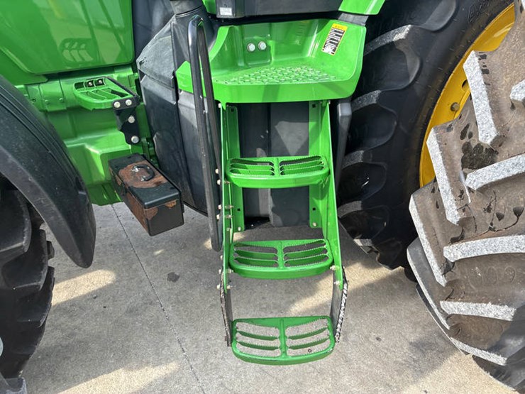 2012-john-deere-8360r-image-38
