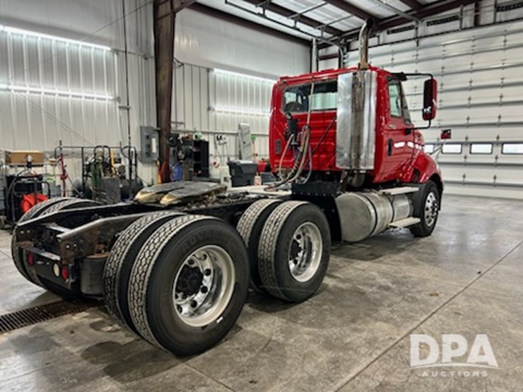 2011-international-prostar-image-3