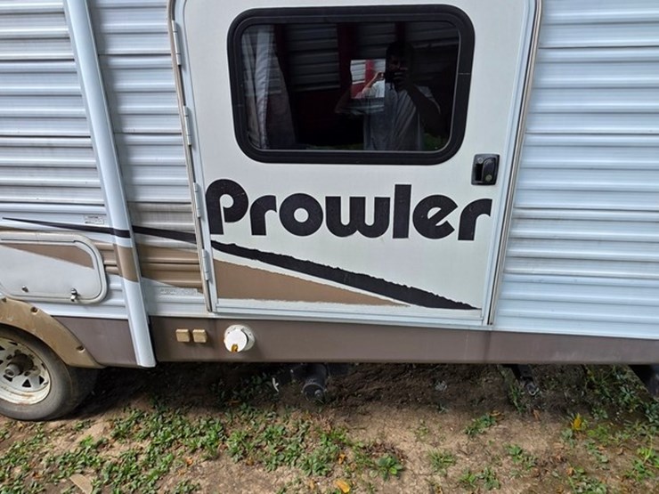 2003-fleetwood-2-axle-camper-(title)-image-17