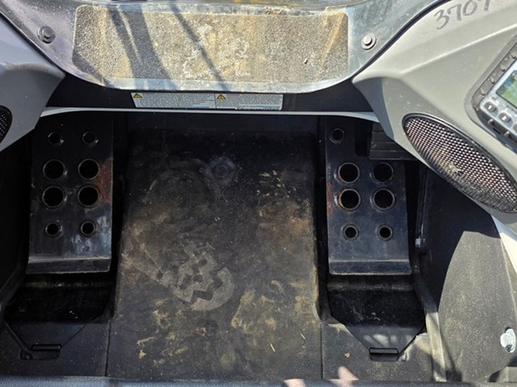 2023-bobcat-t770-image-49