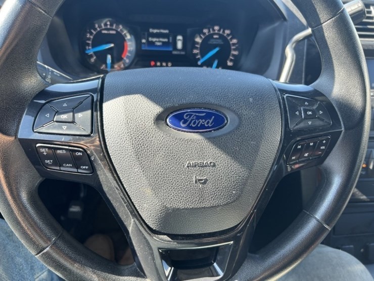 2018-ford-explorer-image-27