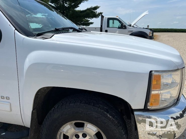 2013-chevrolet-silverado-image-25