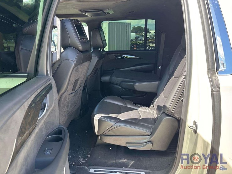 2015-cadillac-escalade-esv-platinum-image-14