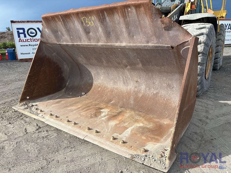 2011-deere-844k-image-30