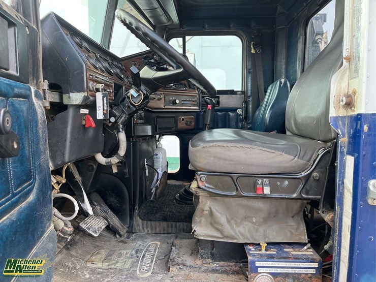 1994-freightliner-fld112-image-7