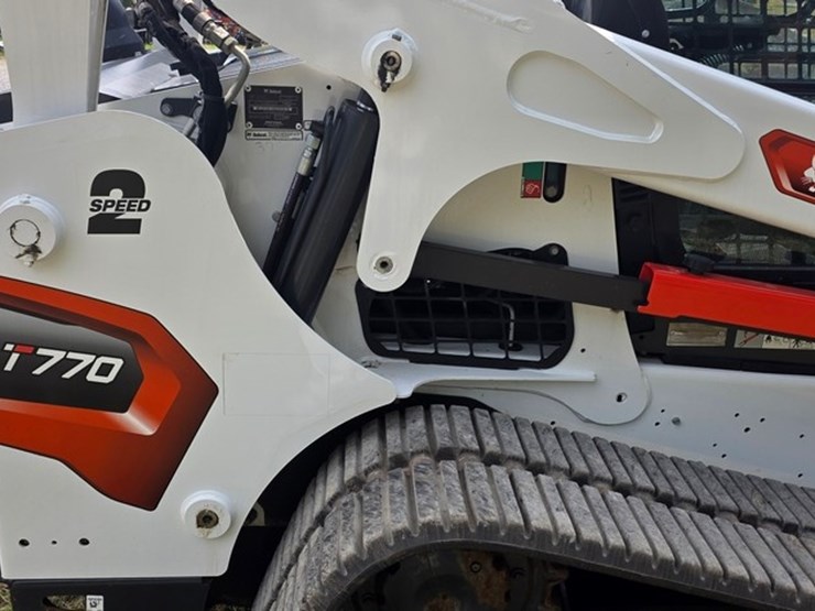 2023-bobcat-t770-image-16