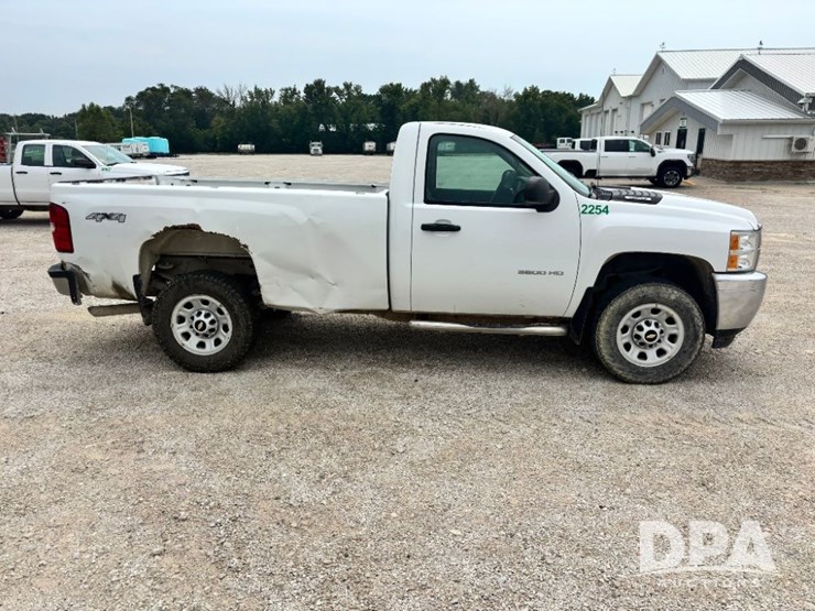 2013-chevrolet-3500hd-image-3