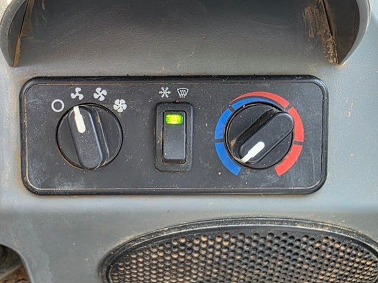 2022-bobcat-t770-image-52