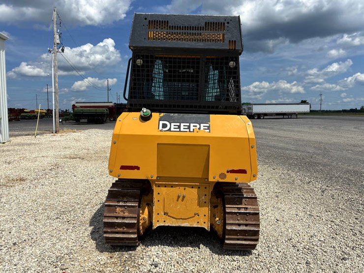 2022-john-deere-450-image-7
