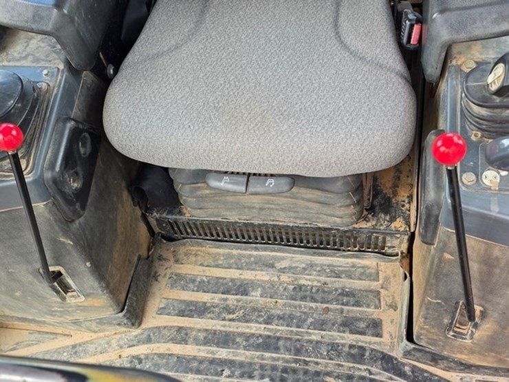 2014-deere-700k-lgp-image-68