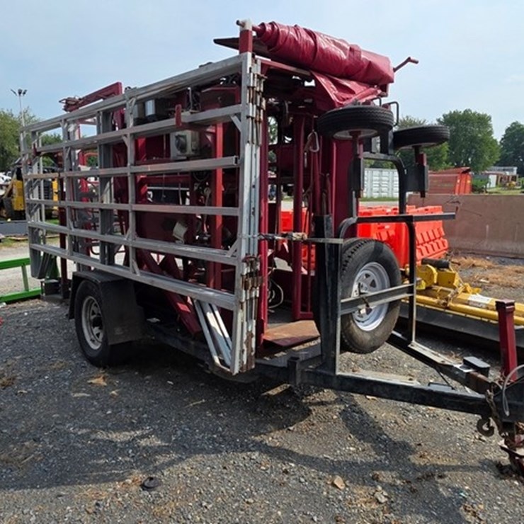 Comfort Chute H Series Hoof Trimming Trailer