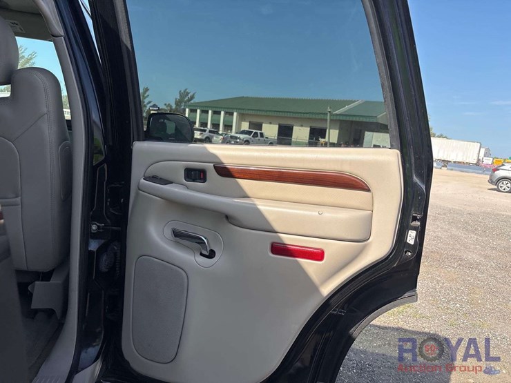 2006-cadillac-escalade-image-19