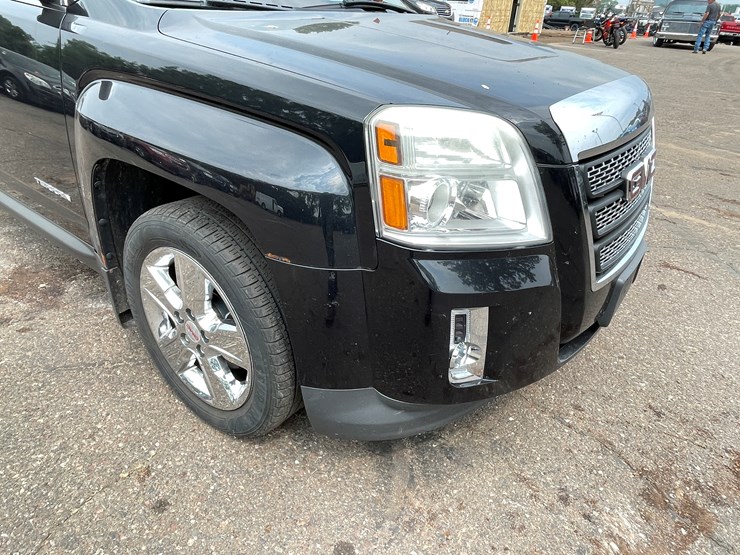 2015-gmc-terrain-slt-image-38