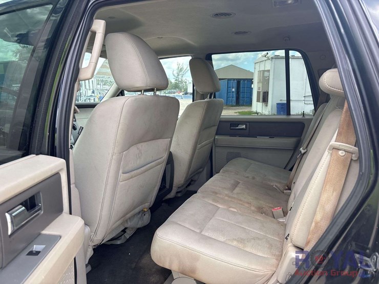 2010-ford-expedition-image-18