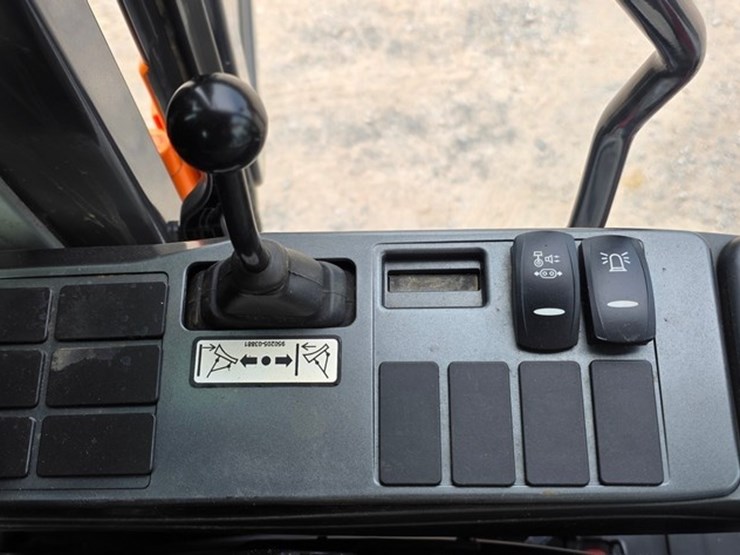 2021-jcb-1cxt-image-87