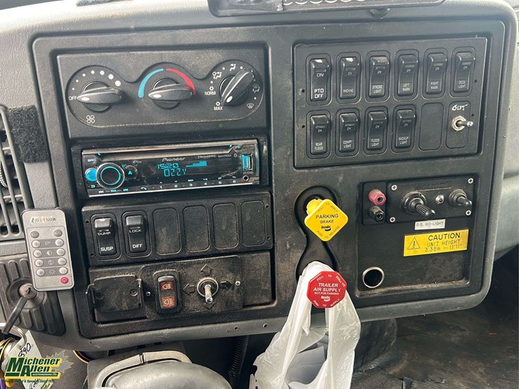 2006-international-durastar-4300-image-9
