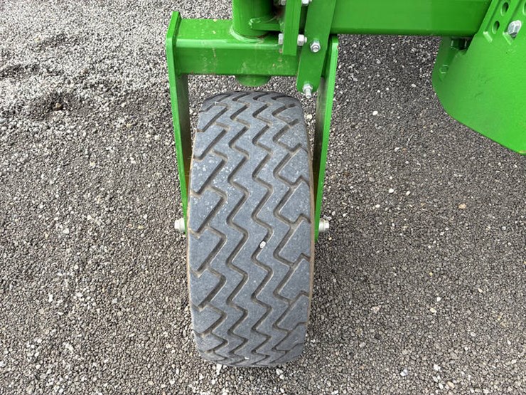 2023-john-deere-2510h-image-50