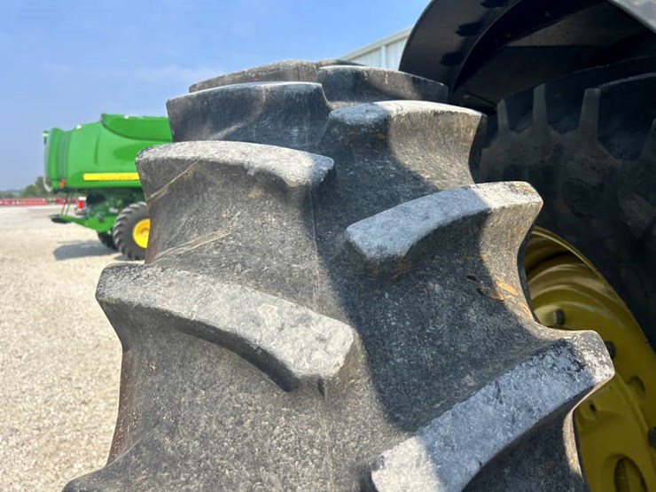 2012-john-deere-8285r-image-50