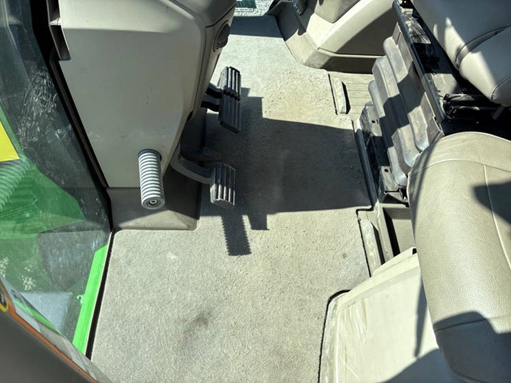 2020-john-deere-8rx-410-image-96