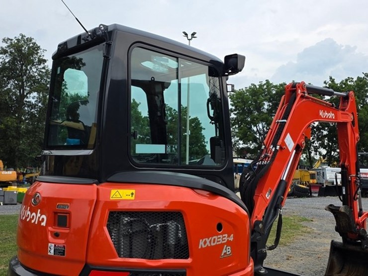 2021-kubota-kx033-4-image-22
