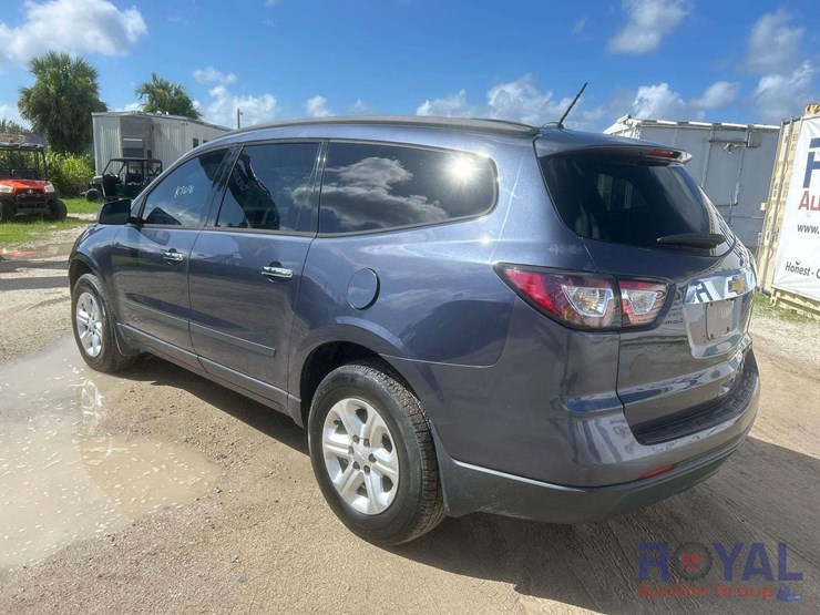 2013-chevrolet-traverse-ls-image-4