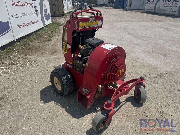 2016-hurricane-blo-vac-x3-stand-on-blower-image-2