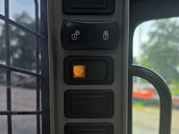 2020-case-tv450b-image-55