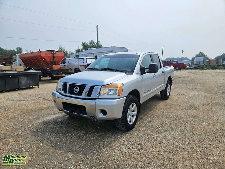 2014-nissan-titan-image-1