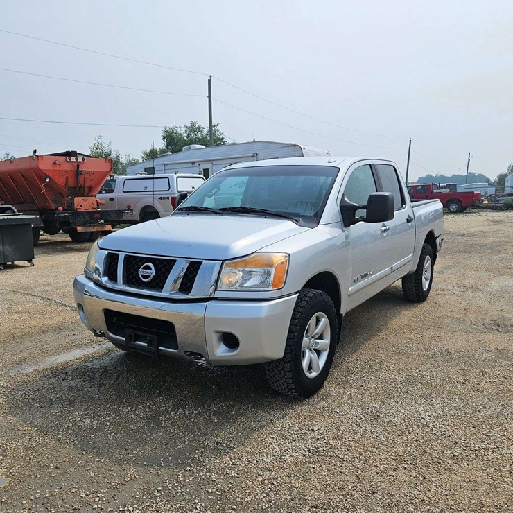2014 NISSAN TITAN