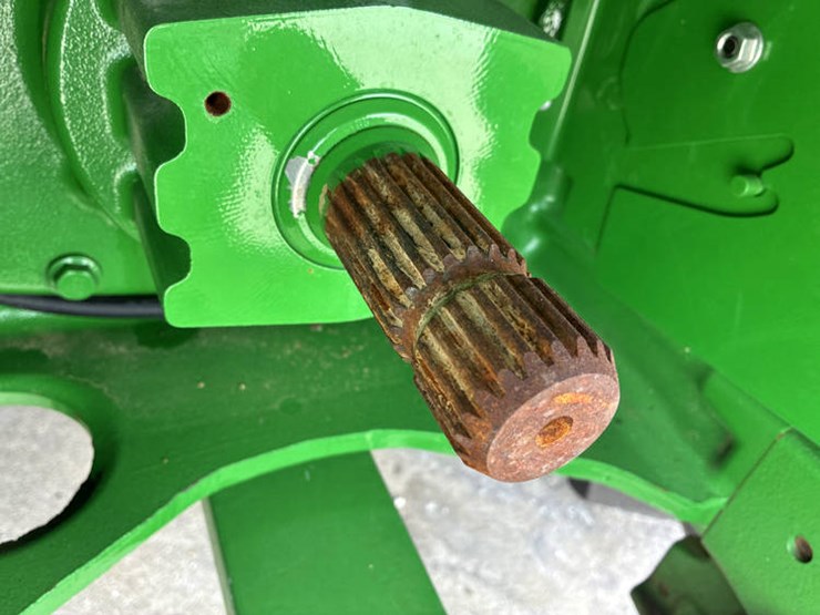 2023-john-deere-8r-340-image-27