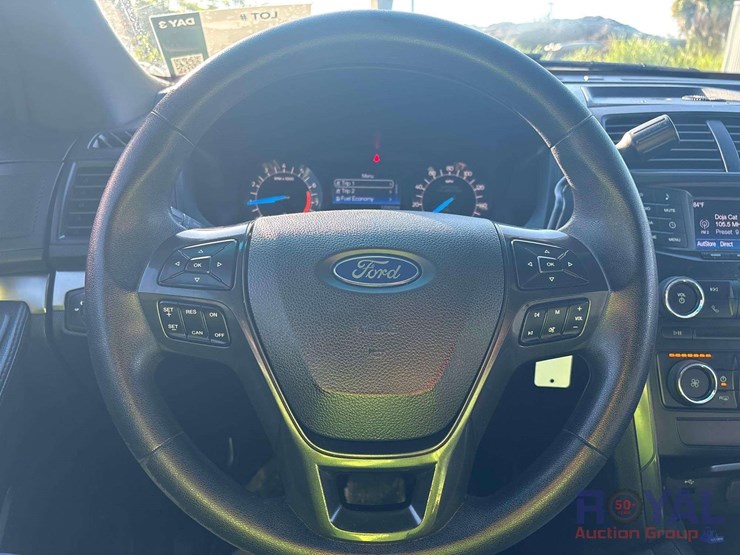 2016-ford-explorer-image-13