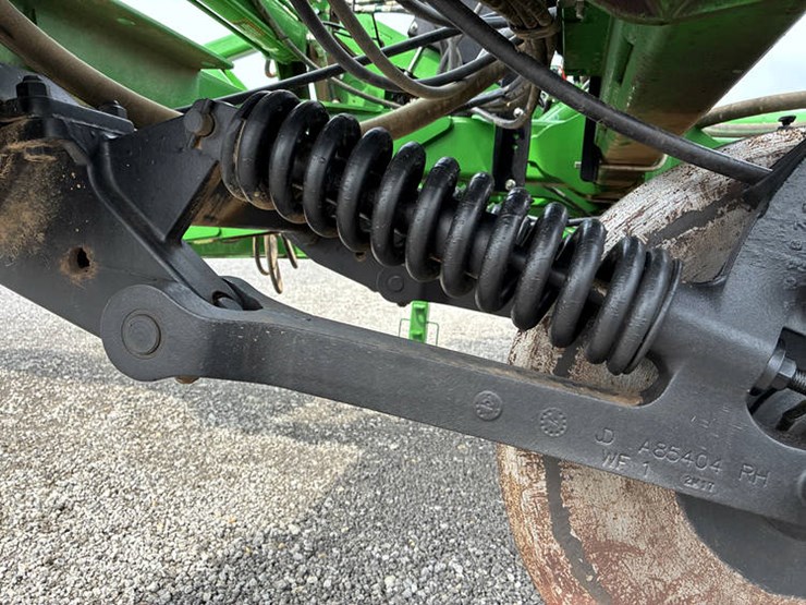 2023-john-deere-2510h-image-38