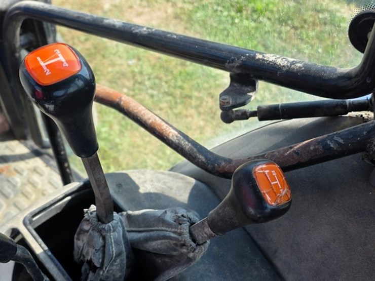 new-holland-ts100-image-58