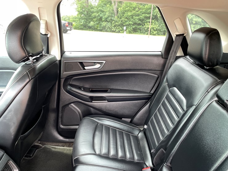 2016-ford-edge-sel-image-58