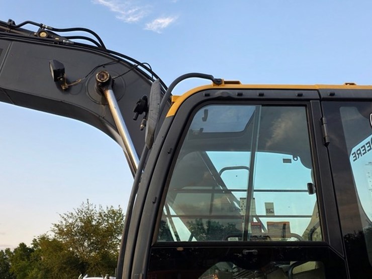 2013-deere-160g-lc-image-16