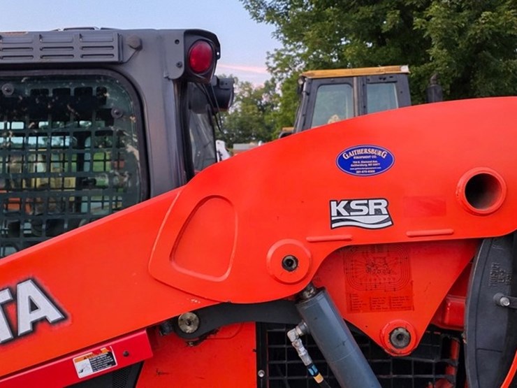 2016-kubota-ssv75-image-25