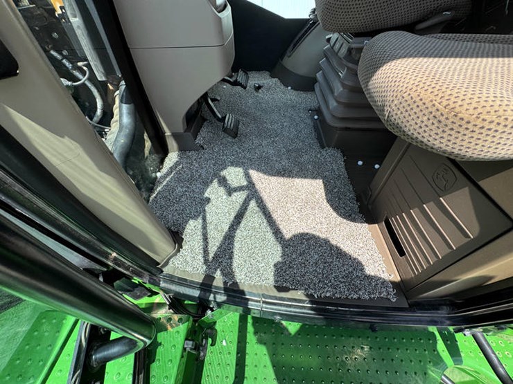 2017-john-deere-9570r-image-56