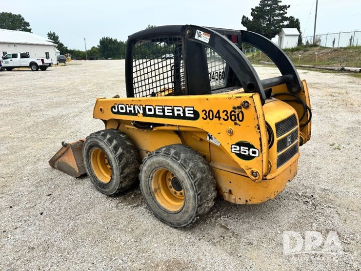 john-deere-250-image-12