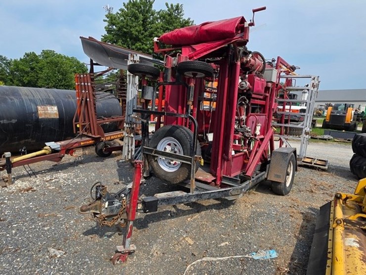 comfort-chute-h-series-hoof-trimming-trailer-image-2